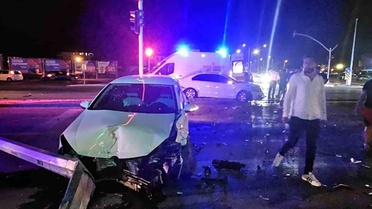 Aksaray'da kırmızı ışıkta geçen otomobil kavşakta çarptı, 3 kişi yaralandı