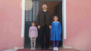 Konya’da bir ilkokulda 2 öğrenci ve 1 öğretmen için ilk ders zili çaldı