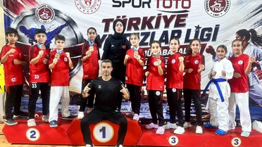 Körfez Gençlerbirliği karatecileri Türkiye Şampiyonası'ndan 13 madalyayla döndü