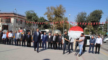 Malatya'da Ahilik Haftası için MESOB'dan Atatürk Anıtı'na çelenk sunuldu