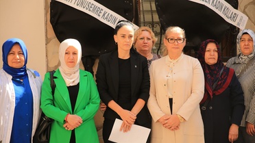 Manisa'da muhtarlığa siyah çelenk bırakıldı, AK Parti'den özür çağrısı
