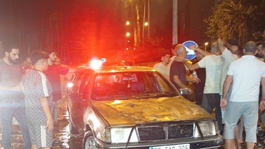 Mersin'de alev alan otomobilden 4 kişi son anda kurtuldu