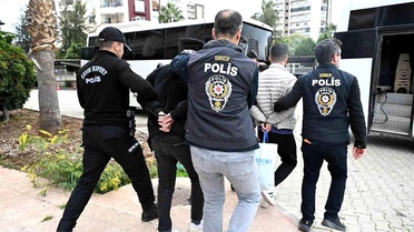 Tarsus'ta yasa dışı bahis operasyonunda 42 şüpheli yakalandı, 8 zanlı firari
