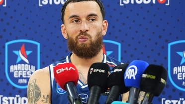 Anadolu Efes'in yeni transferi Mike James, Türkiye'ye çok heyecanlı geldi