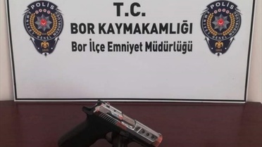 Niğde Bor'da ruhsatsız silah operasyonu, gözaltına alınan 2 zanlı tutuklandı