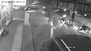 Karacabey'de otomobil ile motosiklet çarpıştı, motosikletteki 2 kişi yaralandı