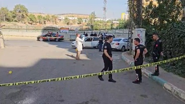 Şanlıurfa Veysel Karani Mahallesi'nde silahlı kavgada 1'i ağır 2 kişi yaralandı
