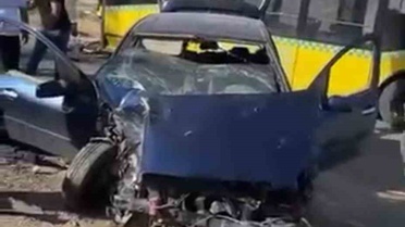 Siirt'te belediye otobüsü ile otomobil çarpıştı, sürücü yaralandı