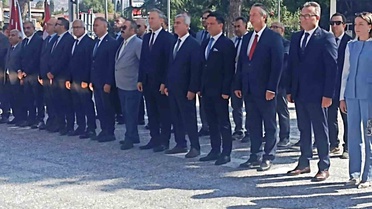 Simav'da 2026-2027 eğitim yılı çelenk töreniyle başladı, ilk ders 'kardeşlik'