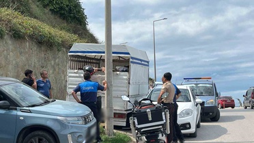 Sinop'ta belediye tabelasını izinsiz alan kişi polis merkezine götürüldü
