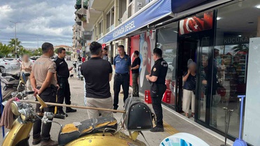 Sinop'ta sinir krizi geçiren kişi kırdığı cam nedeniyle elinden yaralandı