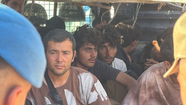 Şırnak Uludere'de jandarmadan kaçan kamyonet kaza yaptı, kasasından 23 düzensiz göçmen çıktı