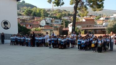Tire'de ilk ders zili çaldı, 14 bin 163 öğrenci ders başı yaptı