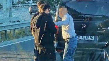 Kağıthane'de trafik kazası sonrası ortalık karıştı