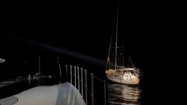 Urla açıklarında yelkenli tekne durduruldu: 11 göçmen ve 2 kaçakçı yakalandı