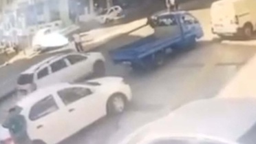 İzmir Konak'ta kamyonet kapısı bisikletliye çarptı, ağır yaralanan Murat Doğan yoğun bakımda