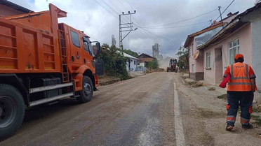 Bilecik Pazaryeri'nde Gümüşdere köy yolunda genişletme çalışması başladı