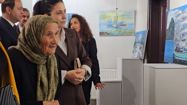 81 yaşındaki Şahinde Ermiş, televizyondan öğrendiği resim sanatını ikinci kez sergiledi