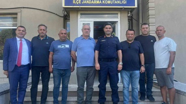 Burhaniye'de esnaf odası yeni Jandarma Komutanı Topçu'yu ziyaret etti