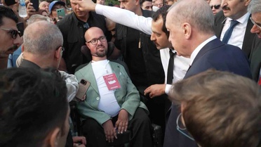 Cumhurbaşkanı Erdoğan’dan engelli gence duygulandıran jest: Otobüsü durdurup yanına gitti