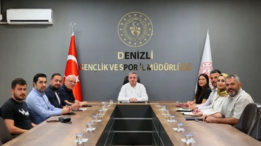 Denizli'de futbol sahalarının kullanımı için sezon öncesi toplantı yapıldı