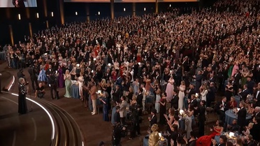 Emmy'de Matthew Rhys aynı gece iki başrol ödülü kazanan ilk isim oldu