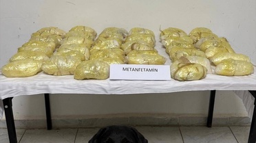 Hakkari'de Kırgızistan plakalı tırda 21 kilo 700 gram uyuşturucu ele geçirildi