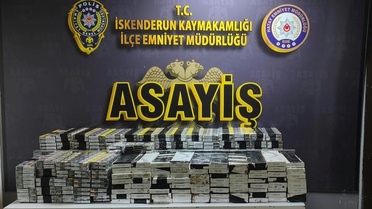 Hatay İskenderun'da araçta 2 bin 410 paket kaçak sigara bulundu, sürücü gözaltına alındı