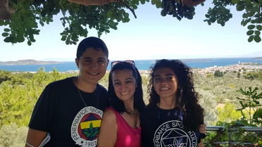 Depremde ikizlerini kaybeden Tülin Batmaz, 11 ay hastanede kaldıktan sonra taburcu edildi