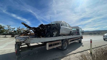 Kastamonu Devrekani'de otomobil elektrik direğine çarptı, 2 kişi yaralandı