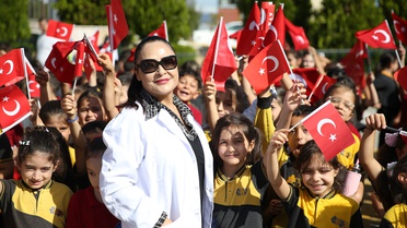 Kastamonu'da öğrenciler Türk bayraklarıyla gösteri yaptı