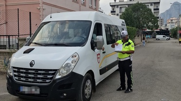 Kozan'da denetimde yakalanan 7 şüpheli tutuklandı, 34 araç trafikten men edildi