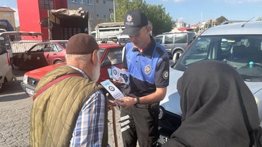 Kütahya'da polis okul çevrelerinde denetim yaptı, 26 vatandaşa bilgilendirme yapıldı