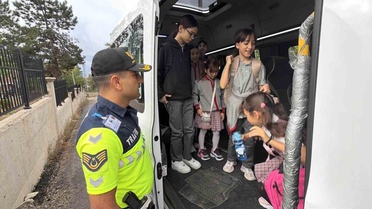Karabük'te okul çevreleri ve servis araçları için geniş güvenlik önlemi alındı