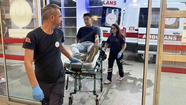 Adıyaman'da refüje çıkan otomobilde 2 kişi yaralandı