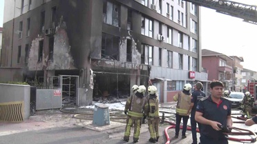 Pendik Çamçeşme'de ambalaj dükkanında yangın çıktı, üst katlara sirayet etti