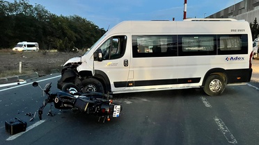 Tekirdağ Ergene'de motosikletin sürücüsü, servis minibüsüyle çarpıştıktan sonra öldü