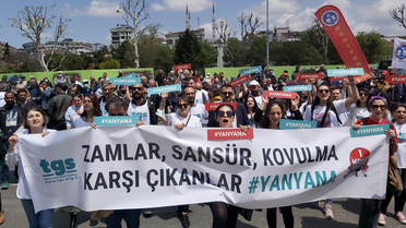 TGS'den Adliye önünde gözaltına alınan gazeteciler için serbest bırakılma çağrısı
