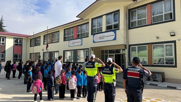 Tokat'ta jandarma okul servislerini denetledi, sürücülere eğitim verdi
