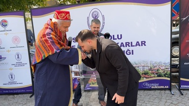 Safranbolu'da yılın ahisi Fatih Yüksel, kaftanı el öperek devraldı