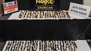 Erzincan'da otobüste 2 kilo 675 gram Afyon sakızı taşıyan 3 şüpheli tutuklandı