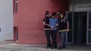 Adana'da 30 yıl hapis cezasıyla aranan firari hükümlü, saklandığı evde yakalandı