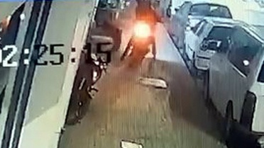 Avcılar'da 234 bin liralık motosiklet iki kişi tarafından çalındı