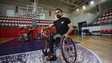 Bacağını kaybeden Mullahasanuşağı, tekerlekli basketbolla hayata tutundu