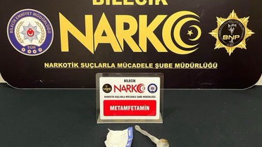 Bilecik merkez ve Bozüyük'te üzerinde uyuşturucu bulunan 3 şüpheli gözaltına alındı