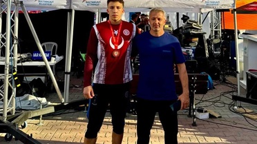 Bilecikli güreşçi Furkan Bulur, 75 kiloda Türkiye ikincisi oldu