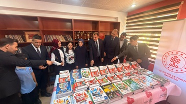 Bitlis Vakıflar ekipleri Şirvan'da öğrencilere kitap ve eğitim materyali dağıttı