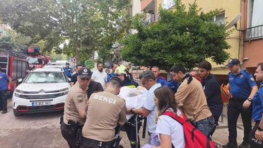 Denizli Merkezefendi'de apartman yangınında 1'i yatalak 2 kişi hastanelik oldu