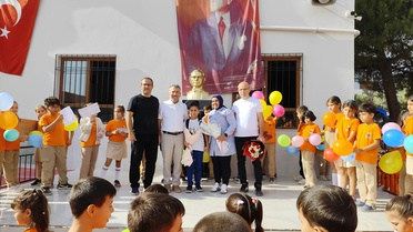 Denizli'de lösemiyi yenen 9 yaşındaki öğrenci, 2 yıl sonra okulunda çiçeklerle karşılandı