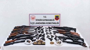 Ağrı'da 3 ilçede silah kaçakçılığı operasyonu, 28 adreste 41 silah ele geçirildi